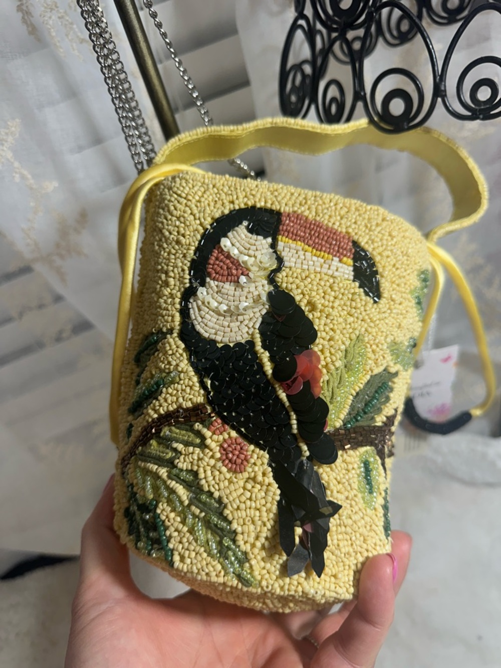 Made in India beaded yellow and black toucan tropical bucket crossbody bag - Picture 2 of 8